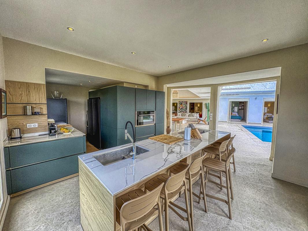 18.Location villa piscine vue mer Saint François Guadeloupe_Cuisine vue mer_ 18.Location villa piscine vue mer Saint François Guadeloupe_Cuisine vue mer_